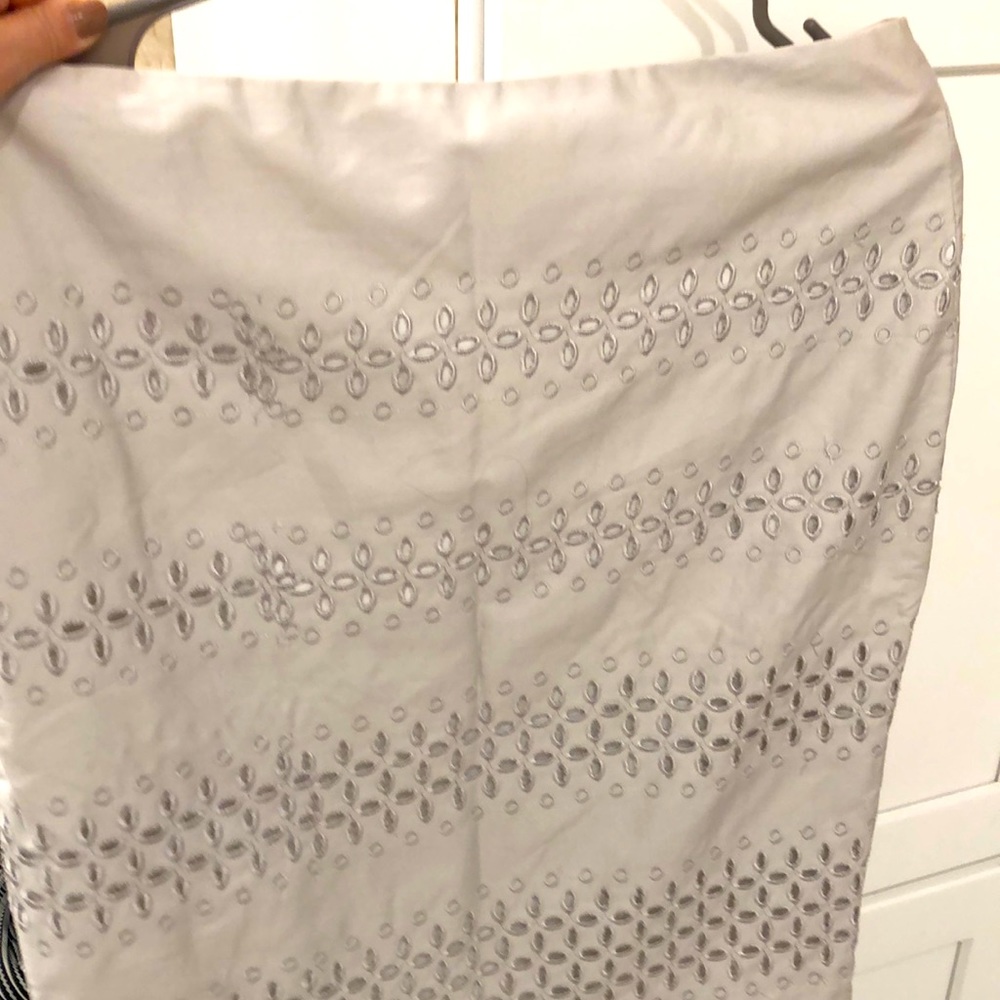 🌪Gray charter club embroidered skirt size 10